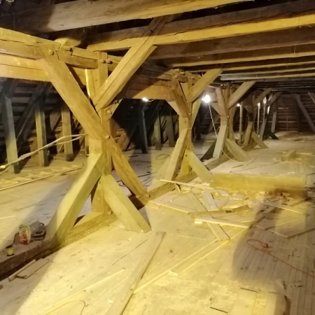 Trwa remont więźby dachowej Kościoła Parafialnego w Dobrzykowie