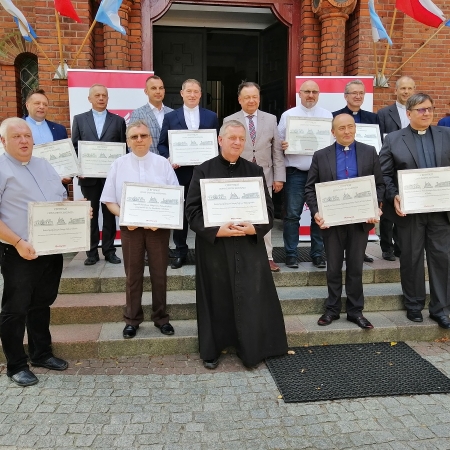 Wsparcie finasowe dla parafii w Dobrzykowie 